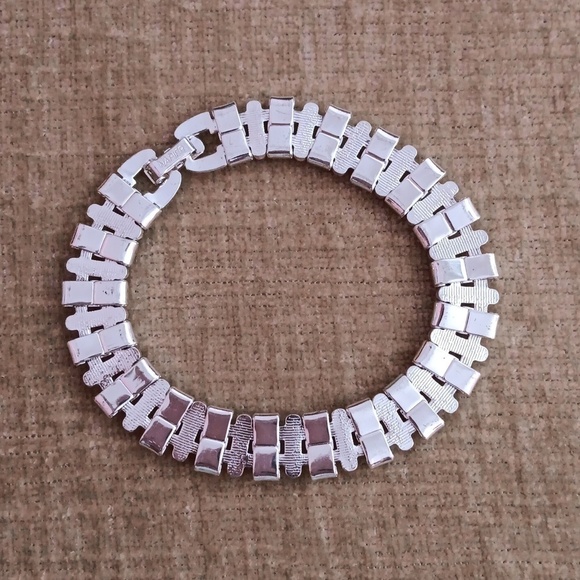 Napier Gold Silver Tone Bracelet - Picture 7 of 8